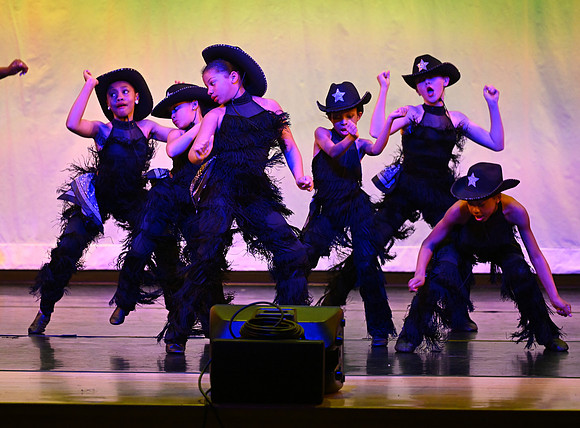 OMHSDance-00579