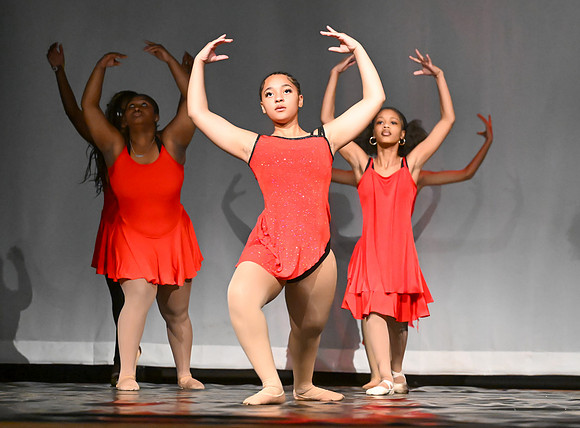 NewtownDance00645