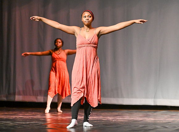 NewtownDance01320