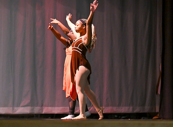 NewtownDance01348