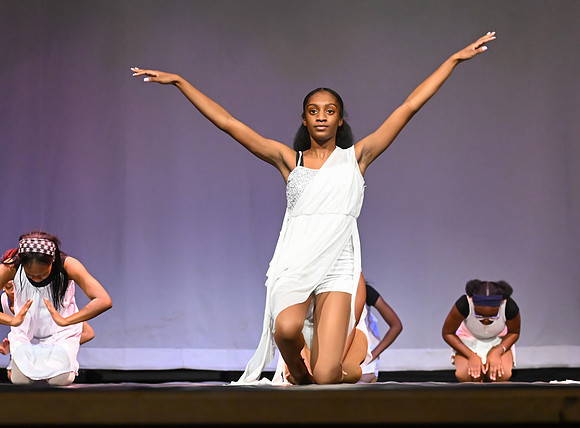 NewtownDance01505