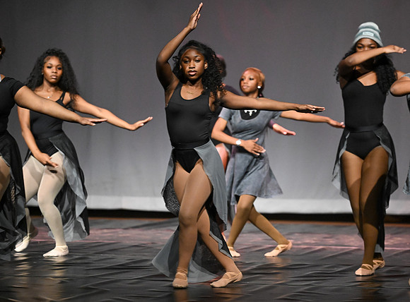 NewtownDance01642
