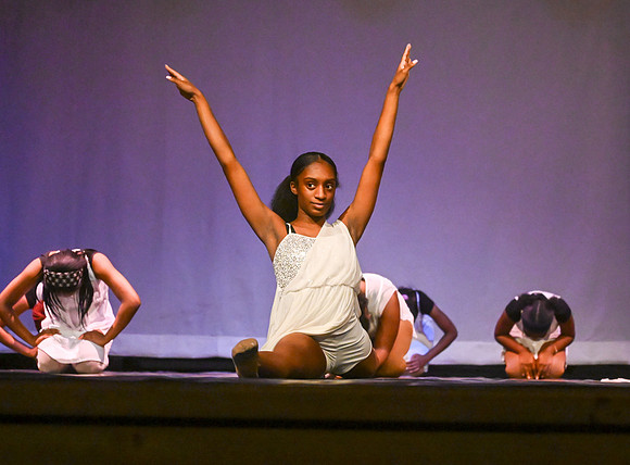 NewtownDance02821