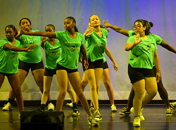 OMHSDance-00805