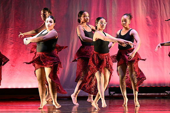 OMHSDance00365