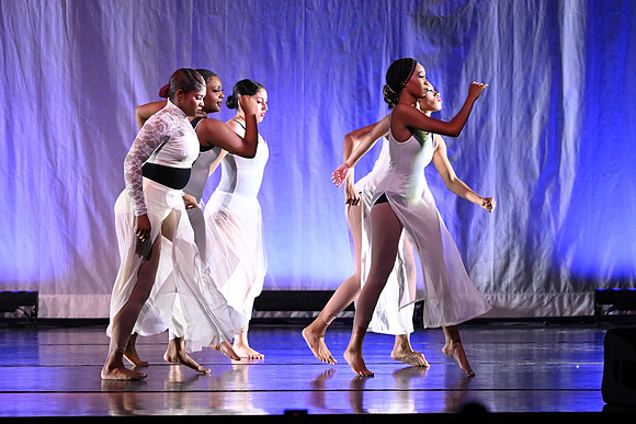 OMHSDance00672