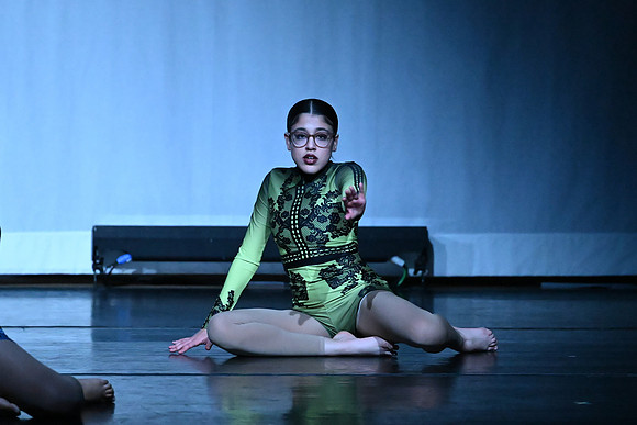 OMHSDance01090