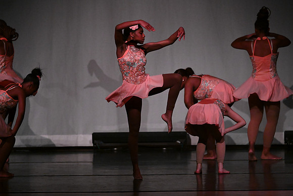 OMHSDance01937