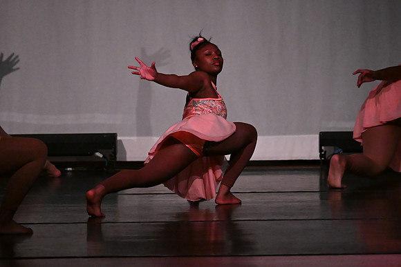 OMHSDance01976