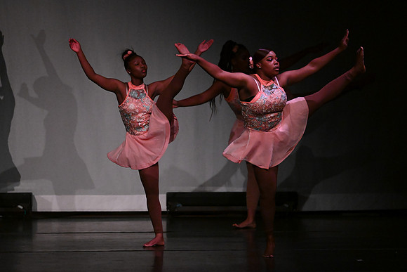 OMHSDance01986