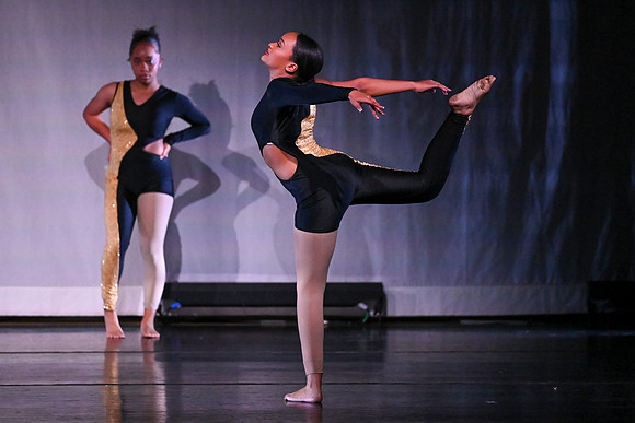 OMHSDance02400