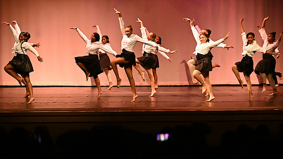 NewtownDance01077