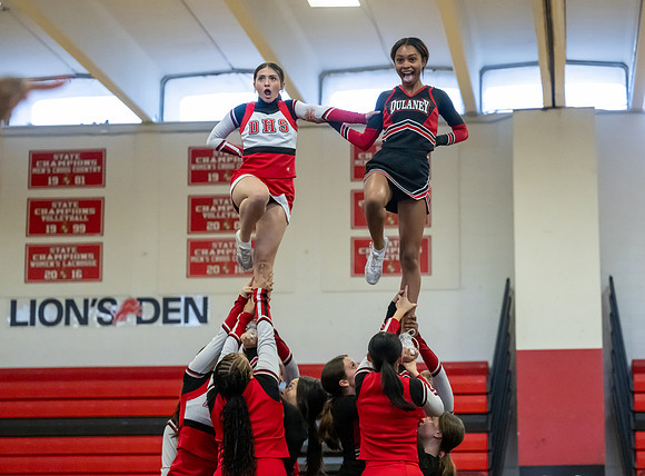 DulaneyCheer00834