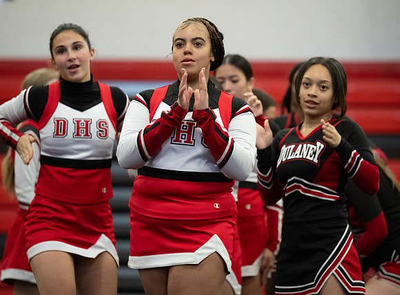 DulaneyCheer00821