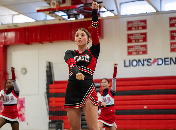 DulaneyCheer00854