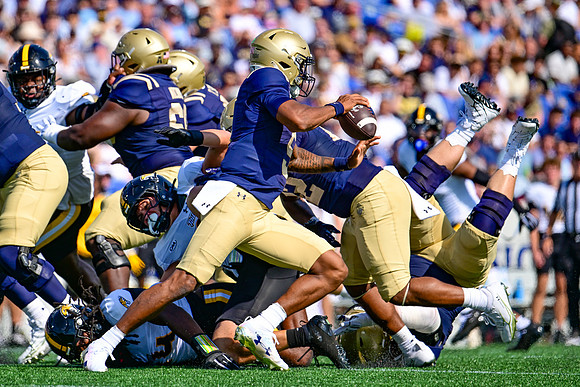 TU-v-NavyFB0153