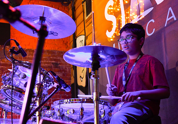 Tin Roof Stage-221