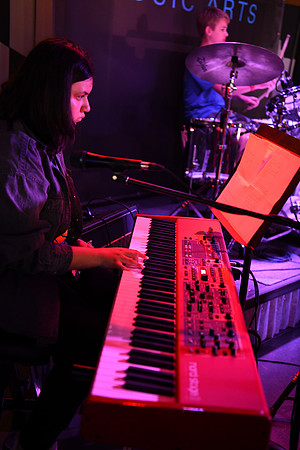 Tin Roof Stage-303