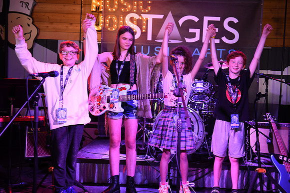 Tin Roof Stage-305