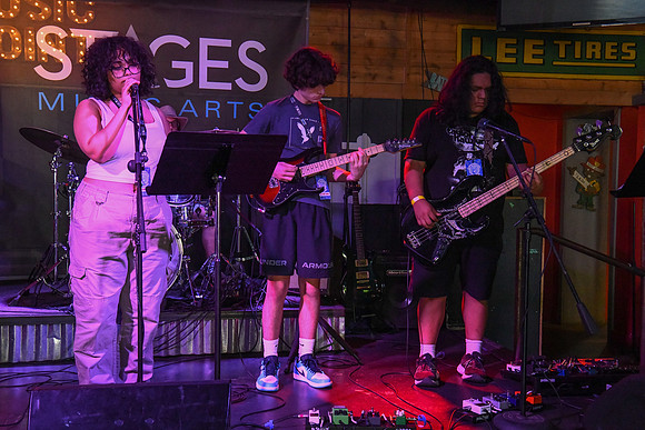 Tin Roof Stage-290