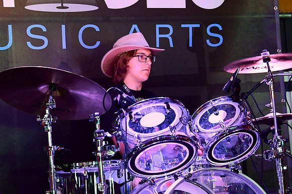 Tin Roof Stage-056