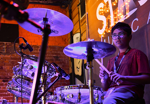 Tin Roof Stage-222