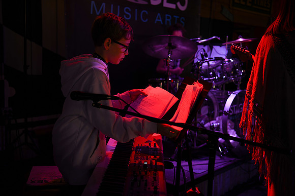 Tin Roof Stage-313