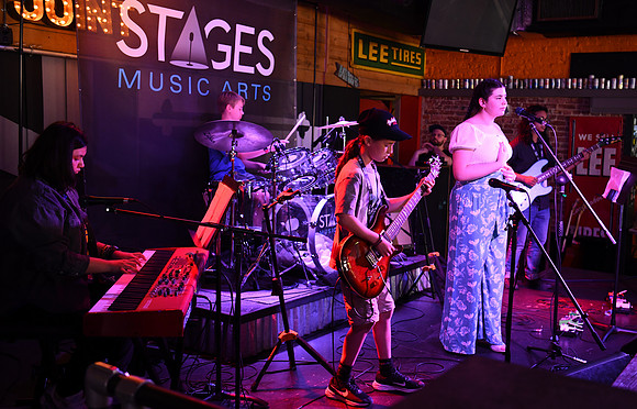 Tin Roof Stage-301