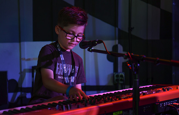 Tin Roof Stage-214