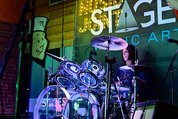 Tin Roof Stage-040
