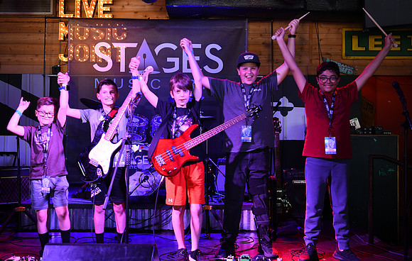 Tin Roof Stage-212