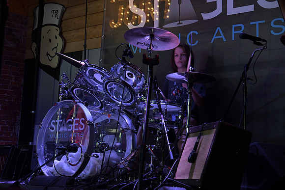 Tin Roof Stage-275