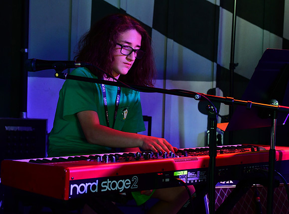 Tin Roof Stage-041