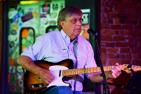 Tin Roof Stage-080