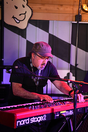 Tin Roof Stage-295