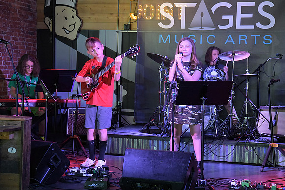 Tin Roof Stage-265