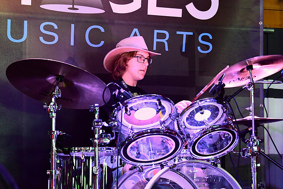 Tin Roof Stage-057