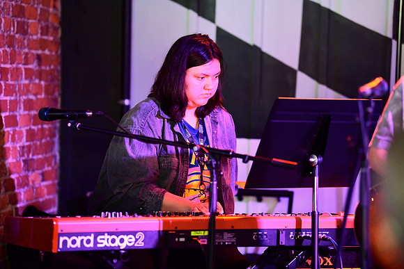 Tin Roof Stage-102
