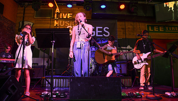 Tin Roof Stage-320