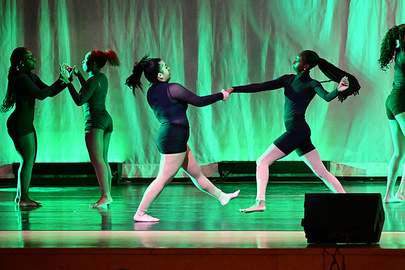 OMHSdance-0313