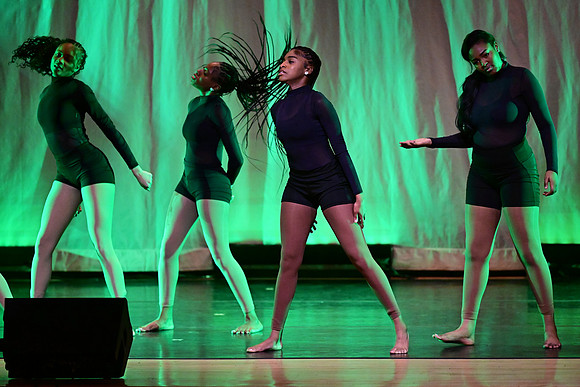 OMHSdance-0375
