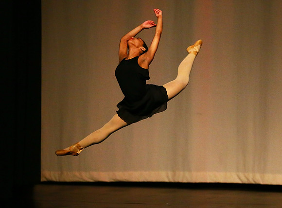 NewTownHolidayDance19-104