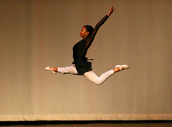 NewTownHolidayDance19-102
