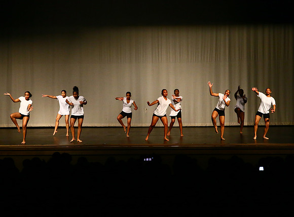 NewTownHolidayDance19-30
