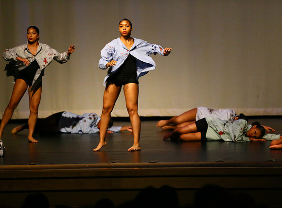 NewTownHolidayDance19-31