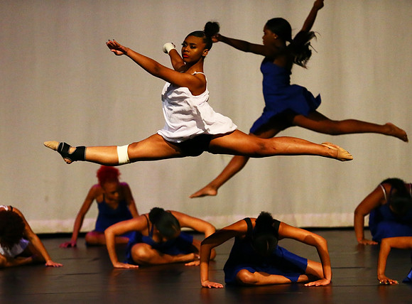 NewTownHolidayDance19-53