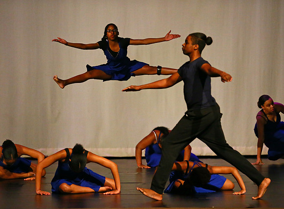 NewTownHolidayDance19-56