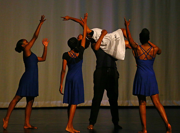 NewTownHolidayDance19-64
