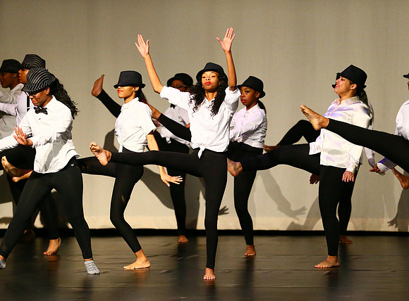 NewTownHolidayDance19-68