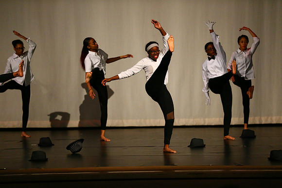 NewTownHolidayDance19-72